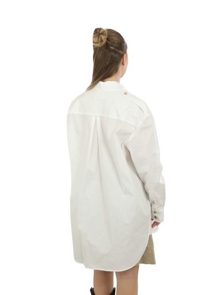 Semicouture diane in popeline.colletto classico,abbottonatura frontale.due tasche con patta e soffietto.manica lunga con polsi