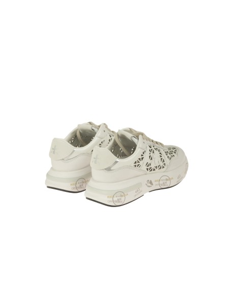 Sneakers in pelle traforata fondo gomma