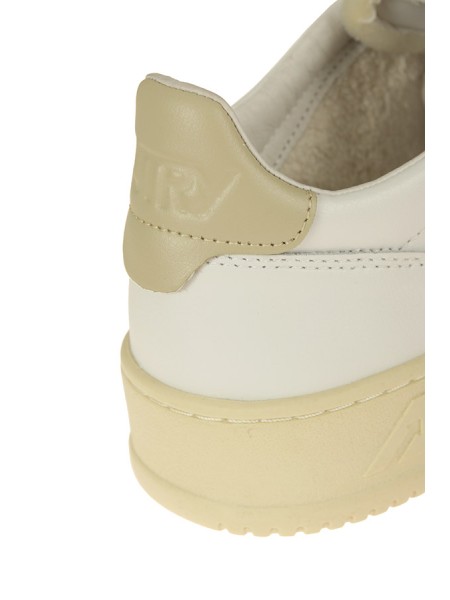 Sneakers Autry Dallas Low in Pelle Bianco/Tidfoam