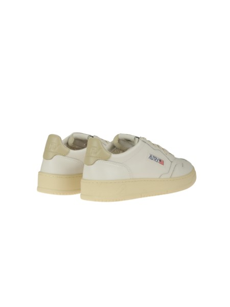 Sneakers Autry Dallas Low in Pelle Bianco/Tidfoam