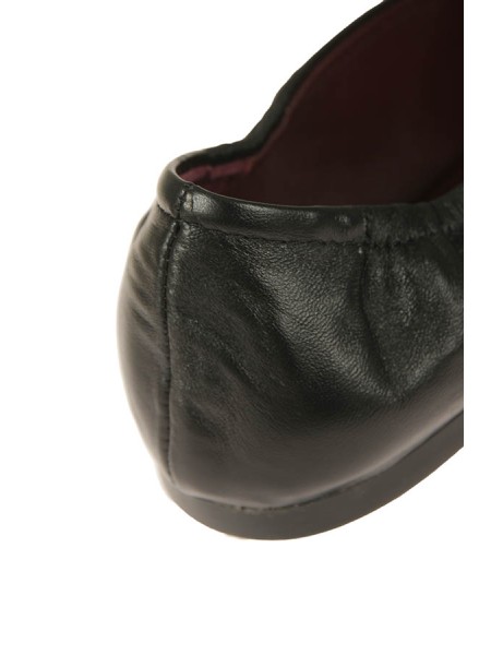 Calzature ballerina in pelle con dettagli di fibbie e borchie suola in gomma interno in pelle