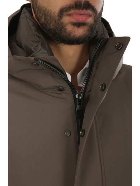 Abbigliamento con cappuccio abbottonatura aperta con zip e bottoni