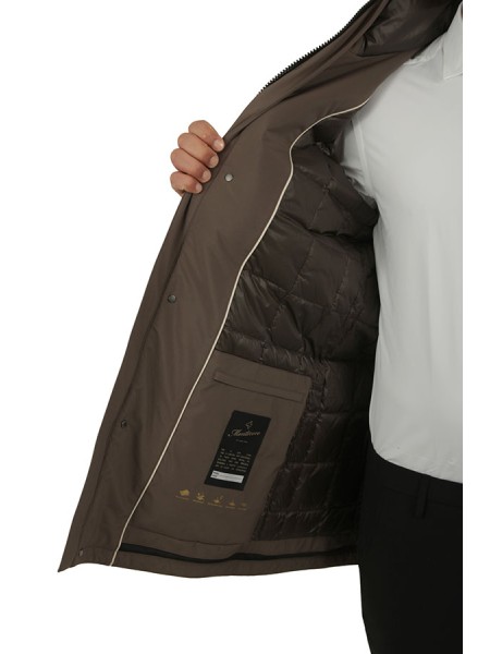 Abbigliamento con cappuccio abbottonatura aperta con zip e bottoni