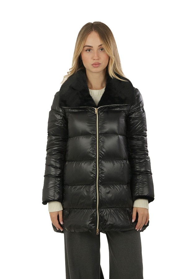 Piumino Herno A-Shape in Nylon Ultralight e Lady Alternative Fur Nero
