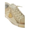 Calzature sneaker realizzata in pelle con dettagli in suede scudo oro suola in gomma plantare rimovibile