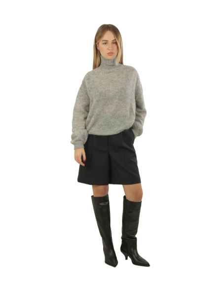 Bermuda Liviana Conti Caleb Notte