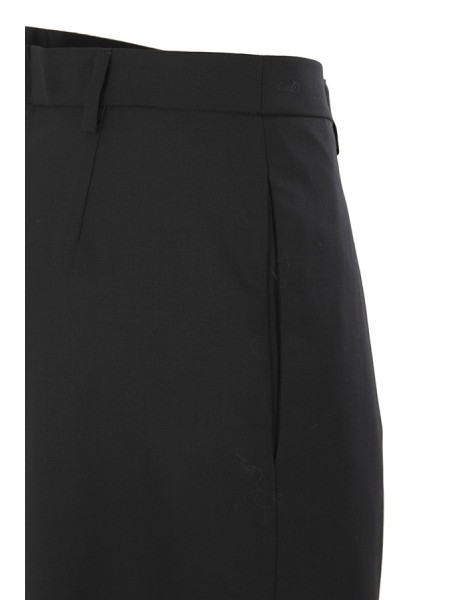 Bermuda Liviana Conti Caleb Notte