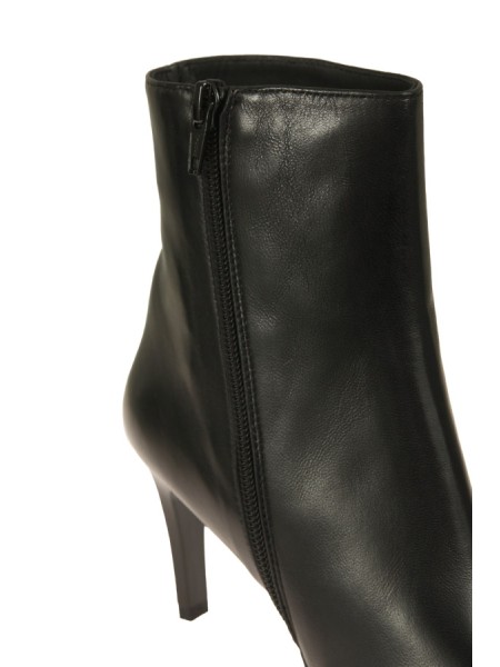 Scarpe Isabelle Paris Tronchetto Nero