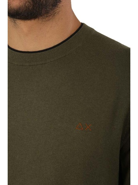 Abbigliamento girocollo con profilo