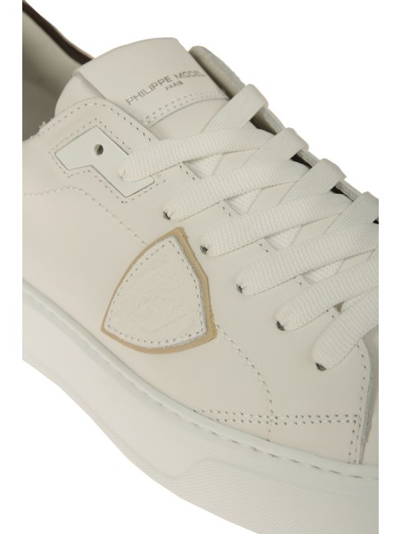 Sneaker temple realizzata in pelle tab marrone fondo gomma