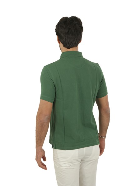 Abbigliamento m/m lightweight sports realizzata in piqué dettagli a costine su colletto e polsini 100%co