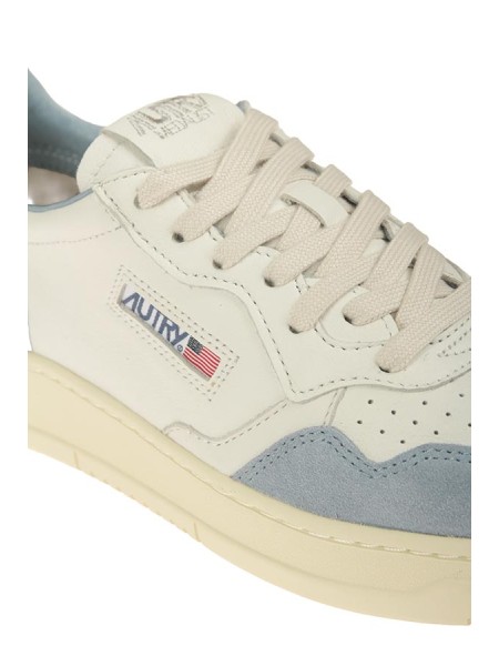 Sneakers Autry Medalist Low in Pelle e Suede Bianco/Celeste